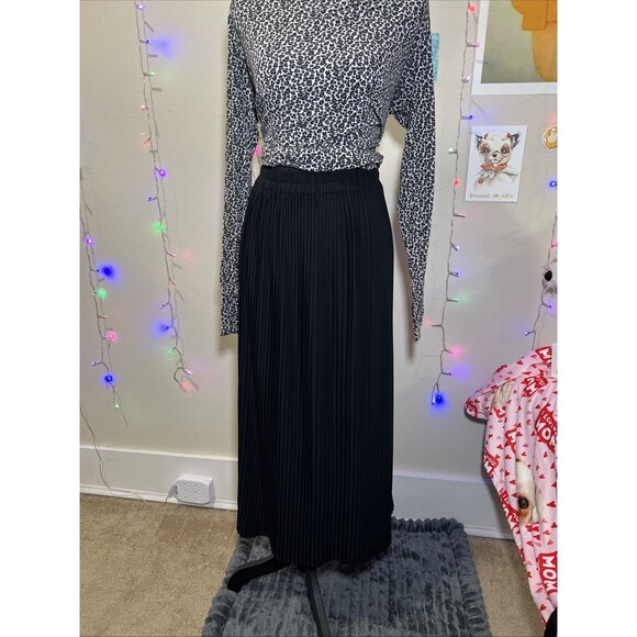 Other Dresses & Skirts - Women’s Black Pleated Midi Skirt S